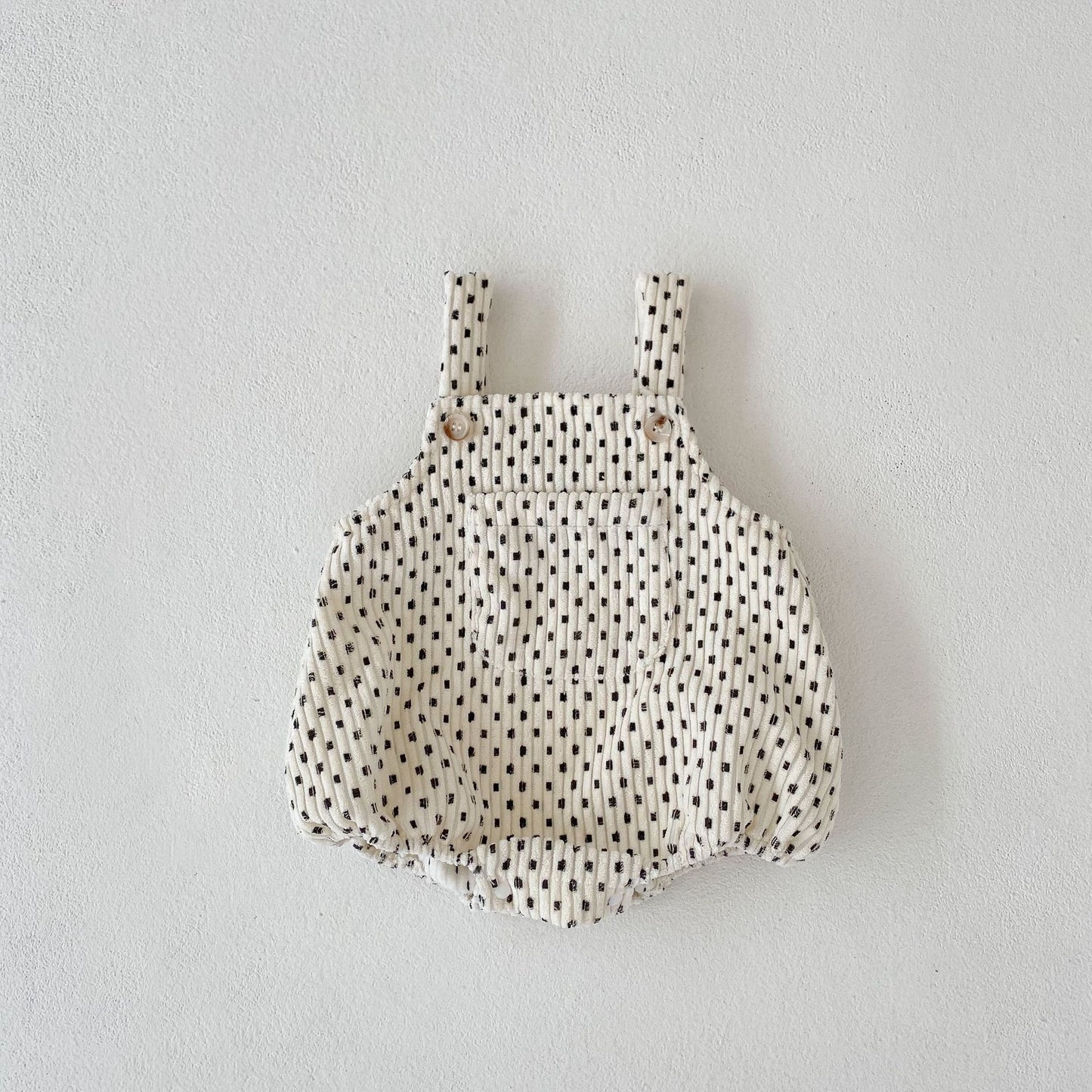 Cute baby bodysuit with bear motif