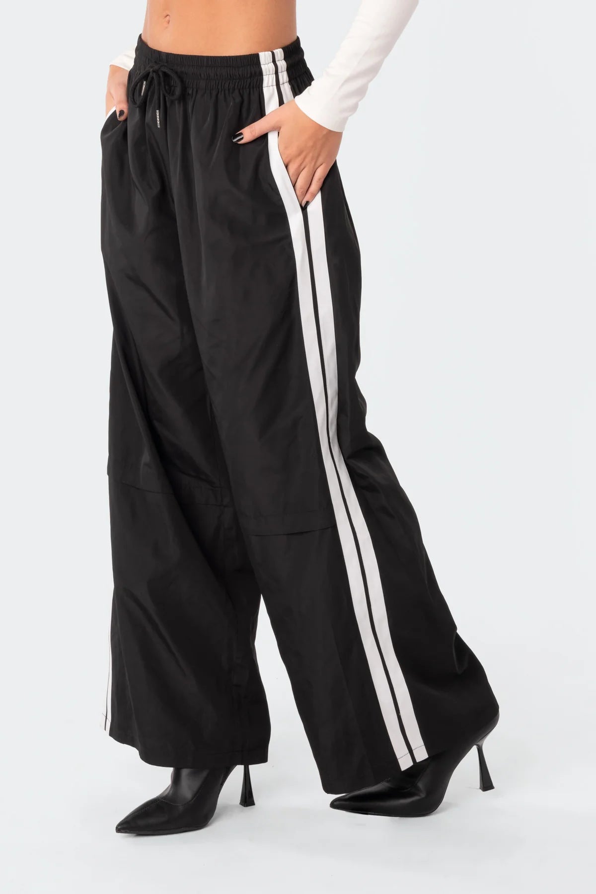 Damenhose mit Streifen, Drapierungseffekt und Weitem Bein – Vielseitige Kontrastfarbene Lässige Sporthose