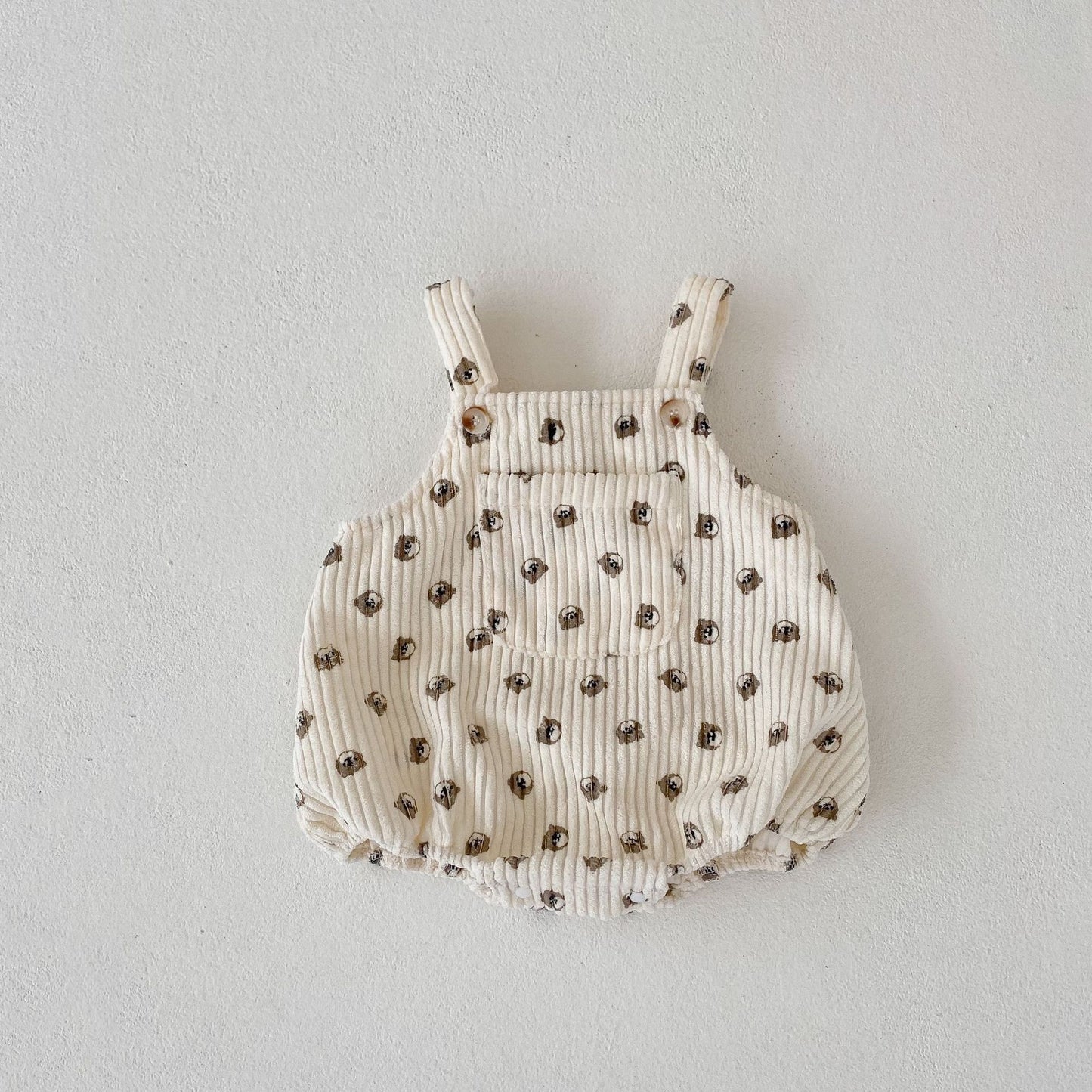Cute baby bodysuit with bear motif