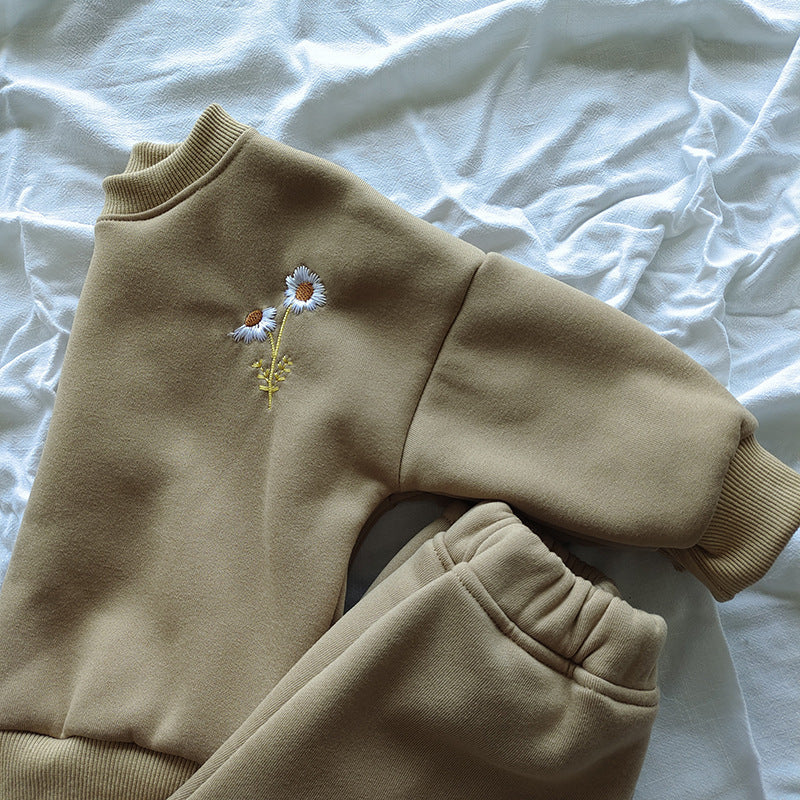 Herbst- und Winteranzug mit Fleece-Futter und Chrysanthemenstickerei Kinderanzug Baby- und Kleinkind-Outdoor-Kleidung