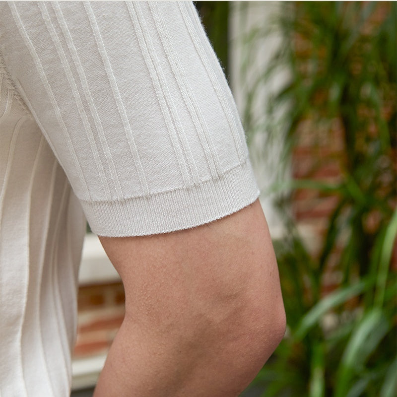 Passende Slim Fit-Strickwaren mit versunkenen Streifen Kurzarm