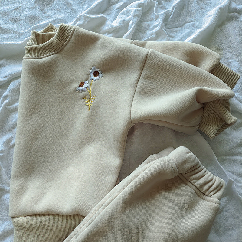 Herbst- und Winteranzug mit Fleece-Futter und Chrysanthemenstickerei Kinderanzug Baby- und Kleinkind-Outdoor-Kleidung