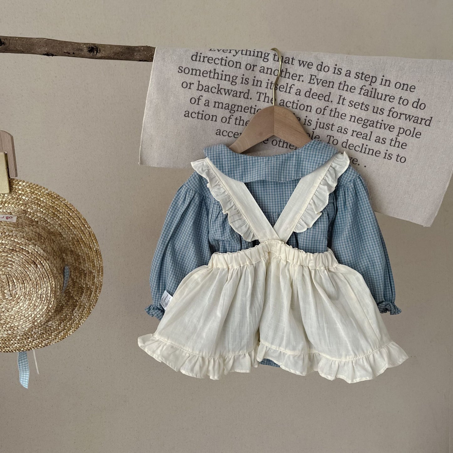 Baby Einteiler mit Knopfleiste Langarm Kleines Karomuster Strampler mit Trägerkleid