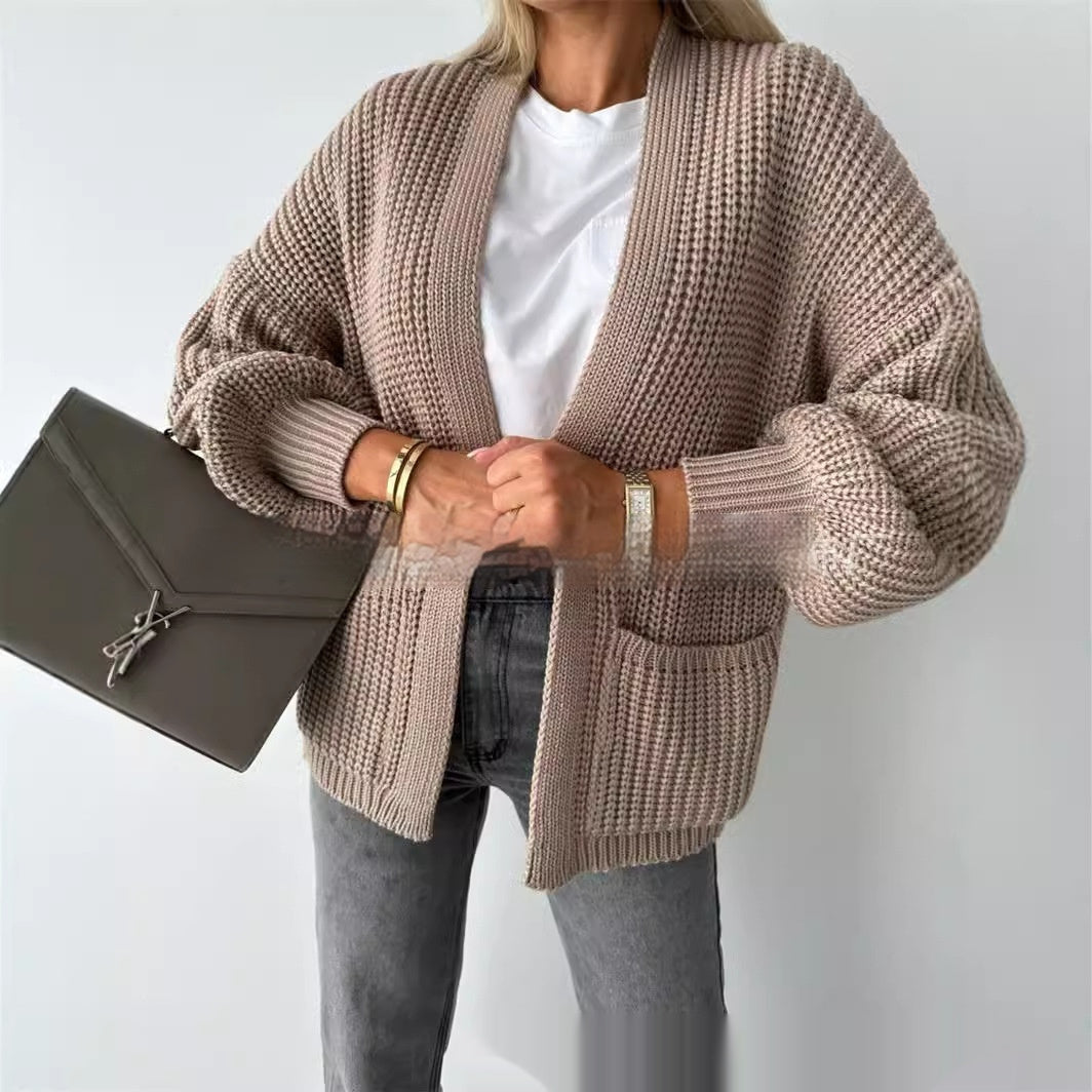 Einfarbige Strickjacke gestrickt Pullover