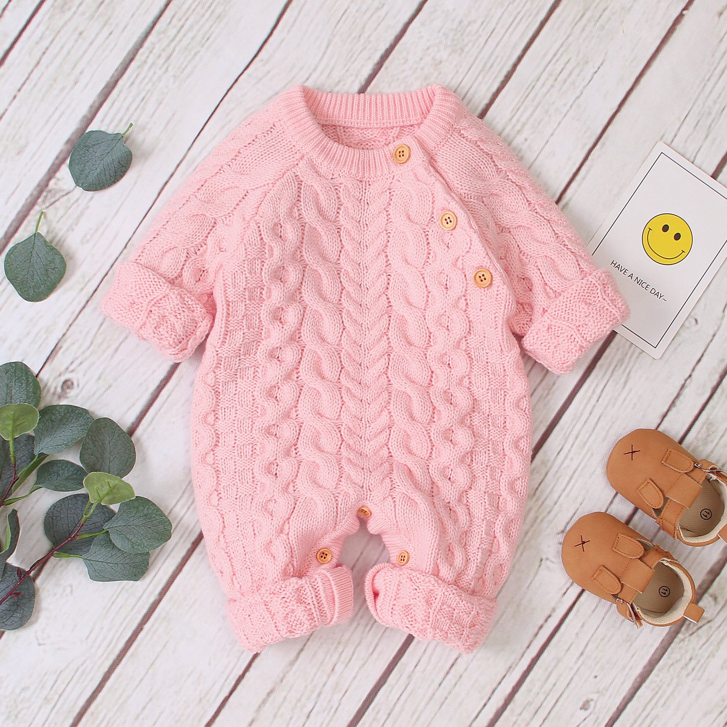 Gestrickter einfarbiger Baby-Strampler