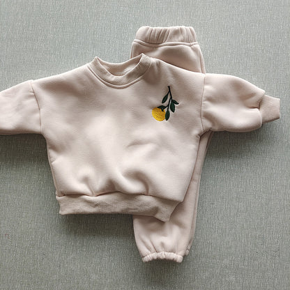 Herbst- und Winteranzug mit Fleece-Futter und Chrysanthemenstickerei Kinderanzug Baby- und Kleinkind-Outdoor-Kleidung