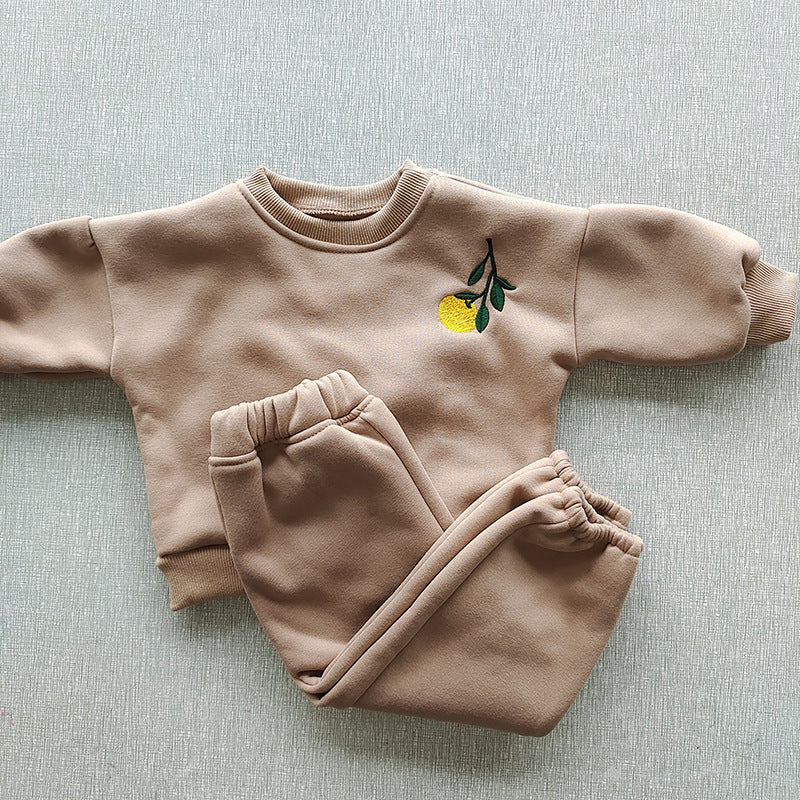 Herbst- und Winteranzug mit Fleece-Futter und Chrysanthemenstickerei Kinderanzug Baby- und Kleinkind-Outdoor-Kleidung