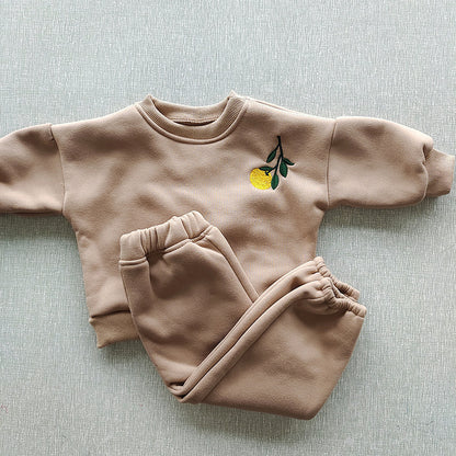 Herbst- und Winteranzug mit Fleece-Futter und Chrysanthemenstickerei Kinderanzug Baby- und Kleinkind-Outdoor-Kleidung