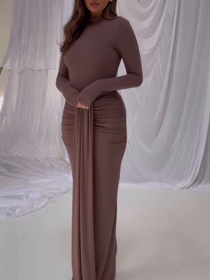 Long-sleeved dress with hip coverage