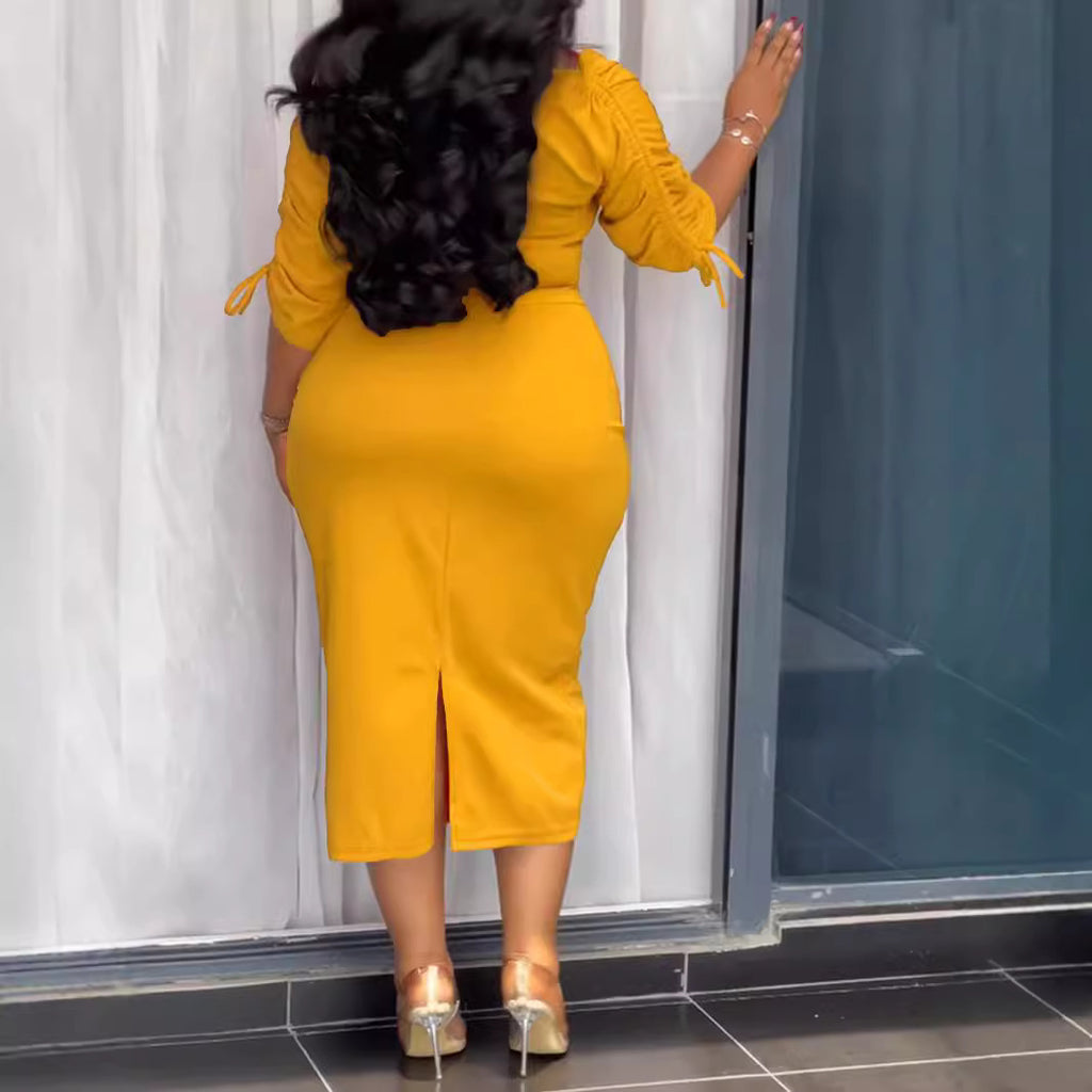 Kleid mit Kordelzug und Schlitz