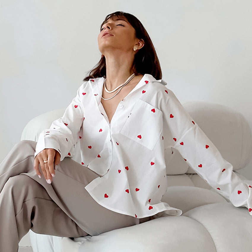 Einfaches Elegantes Shirt mit Herz-Druck