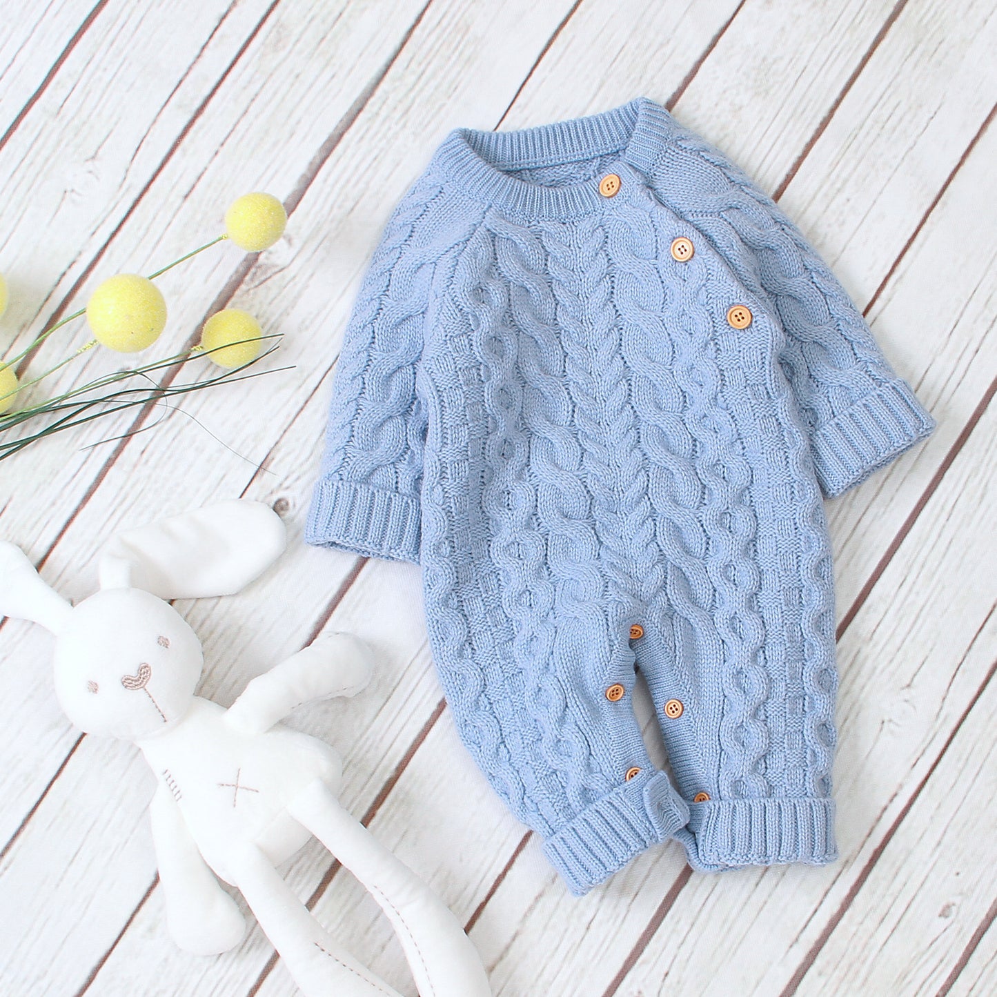 Gestrickter einfarbiger Baby-Strampler