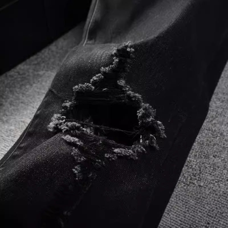 Schwarze Herren-Jeans mit auffälligen bunten Buchstaben