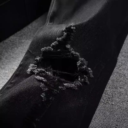 Schwarze Herren-Jeans mit auffälligen bunten Buchstaben