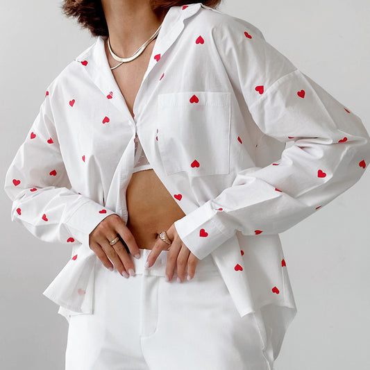 Einfaches Elegantes Shirt mit Herz-Druck