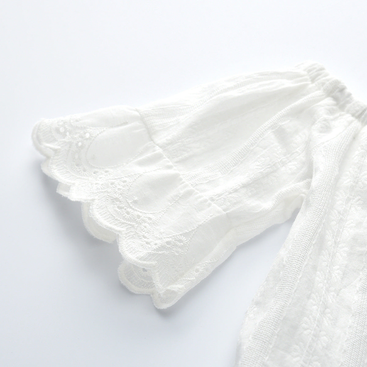 Mädchen-Set aus Spitze, Perlen und Jeans