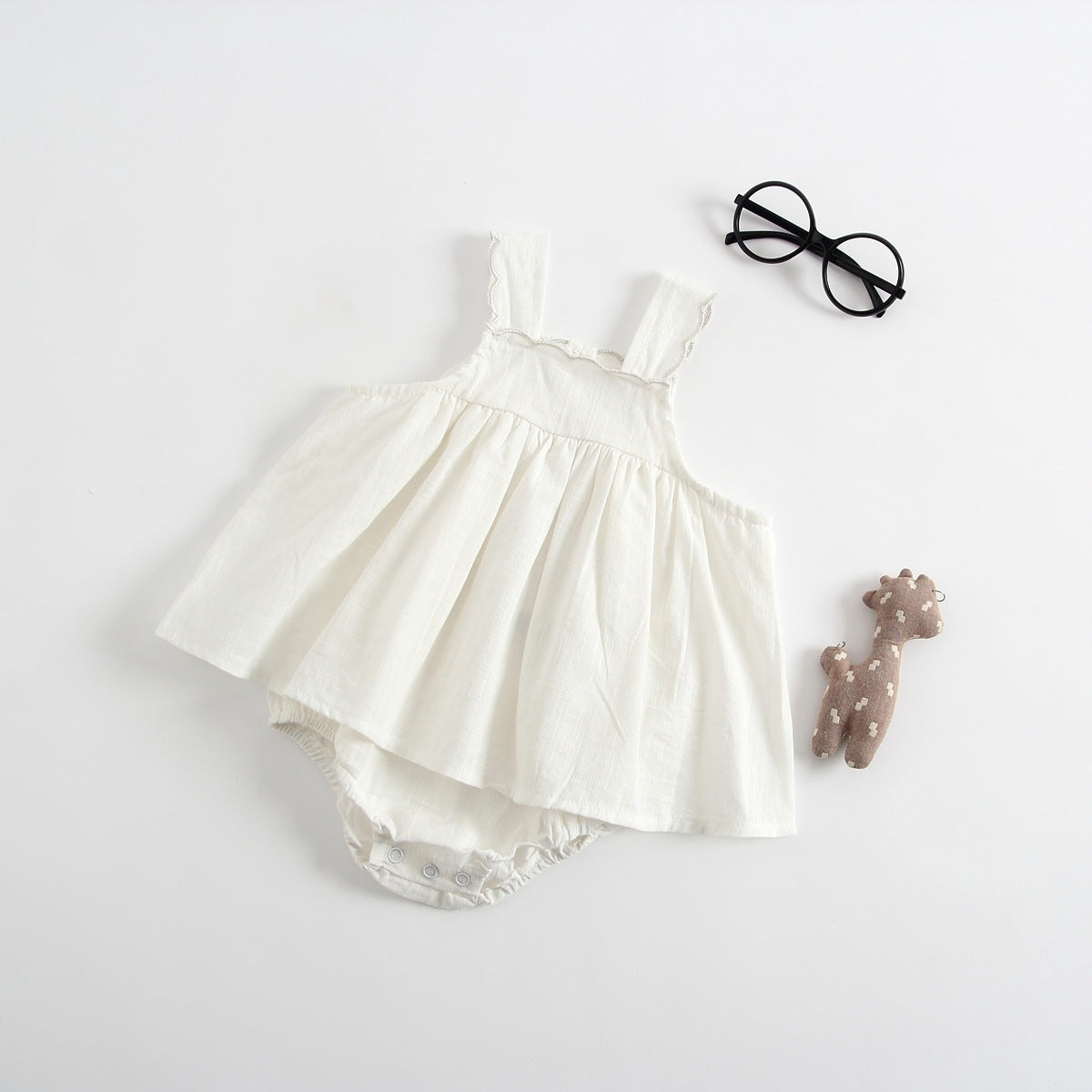 Baby-Strampler im Prinzessinnen-Stil, Kleid mit Trägern, kombiniert als Jumpsuit-Kleid