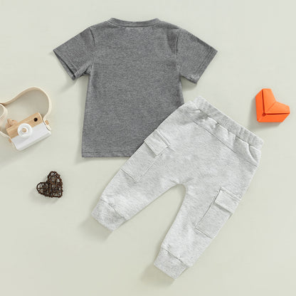 Baby Jungen Kurzarm Monogramm Druck T-Shirt Graues Sommerkleidungsset