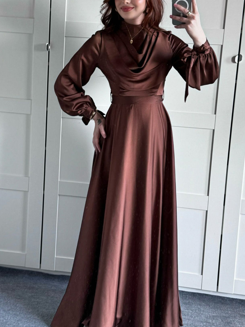 Maxi dress with satin plunge collar