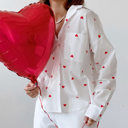 Einfaches Elegantes Shirt mit Herz-Druck