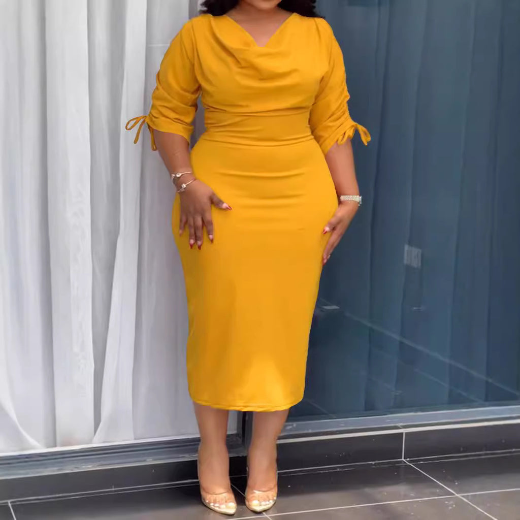 Kleid mit Kordelzug und Schlitz