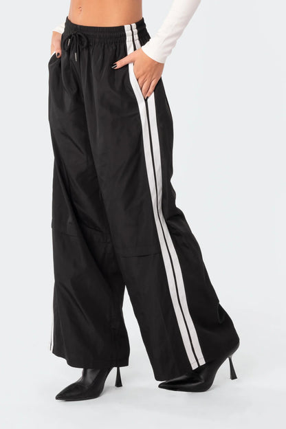 Damenhose mit Streifen, Drapierungseffekt und Weitem Bein – Vielseitige Kontrastfarbene Lässige Sporthose