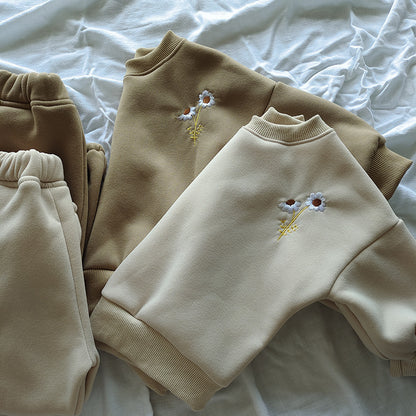 Herbst- und Winteranzug mit Fleece-Futter und Chrysanthemenstickerei Kinderanzug Baby- und Kleinkind-Outdoor-Kleidung