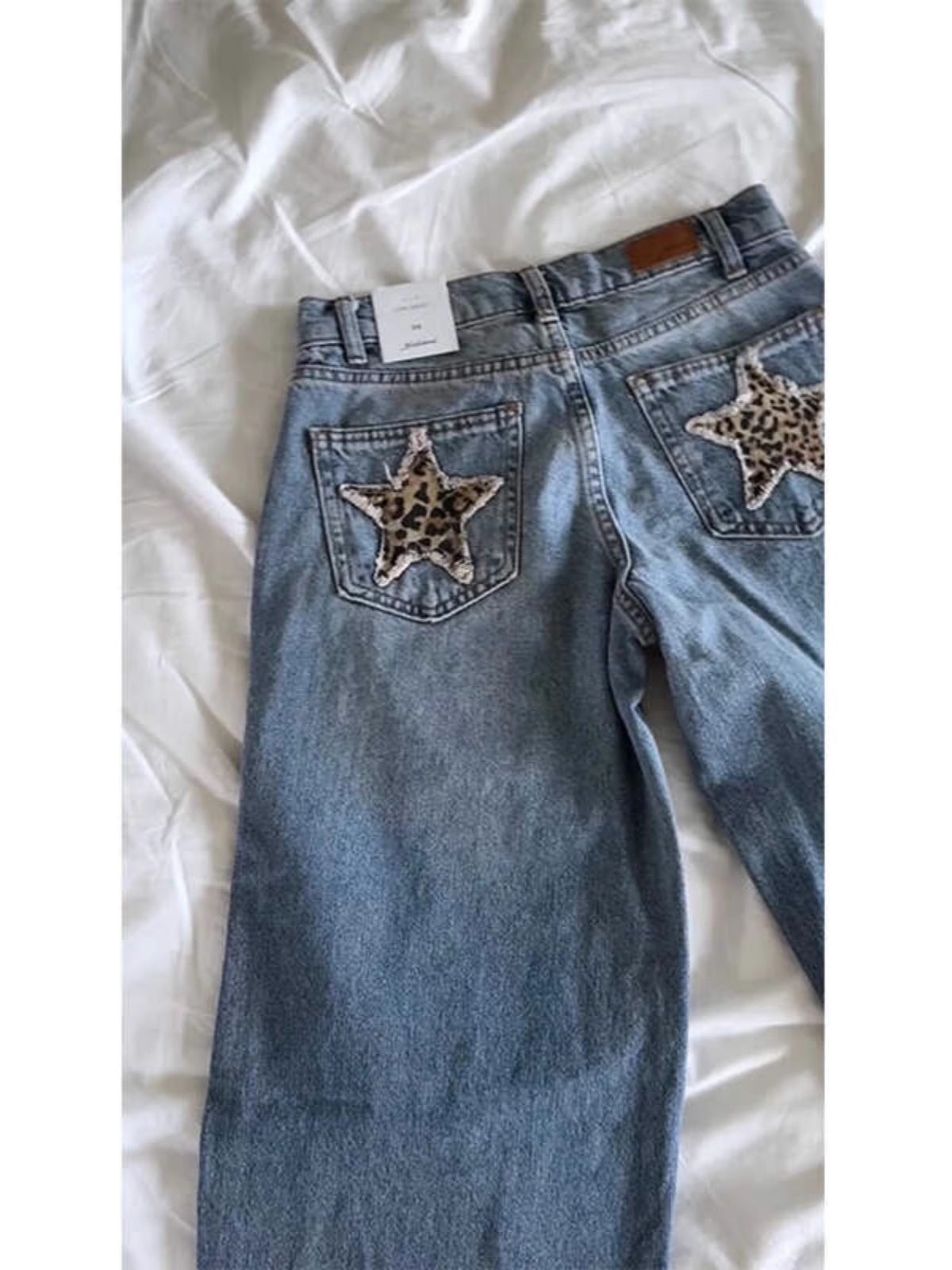 Amerikanische Vintage-Jeans mit Leopardenmuster und Sternstickerei