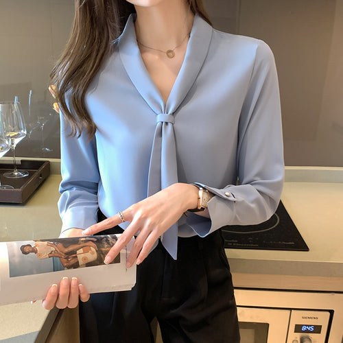 Chiffon Shirt mit Design-Akzent und V-Ausschnitt