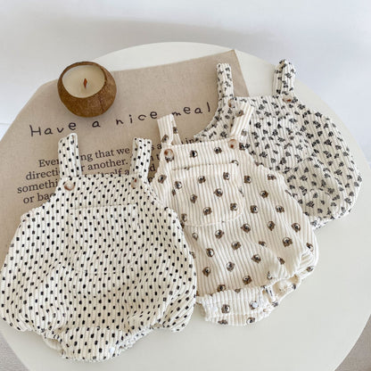 Cute baby bodysuit with bear motif 