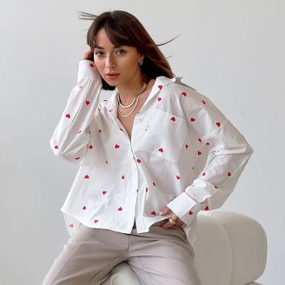 Einfaches Elegantes Shirt mit Herz-Druck