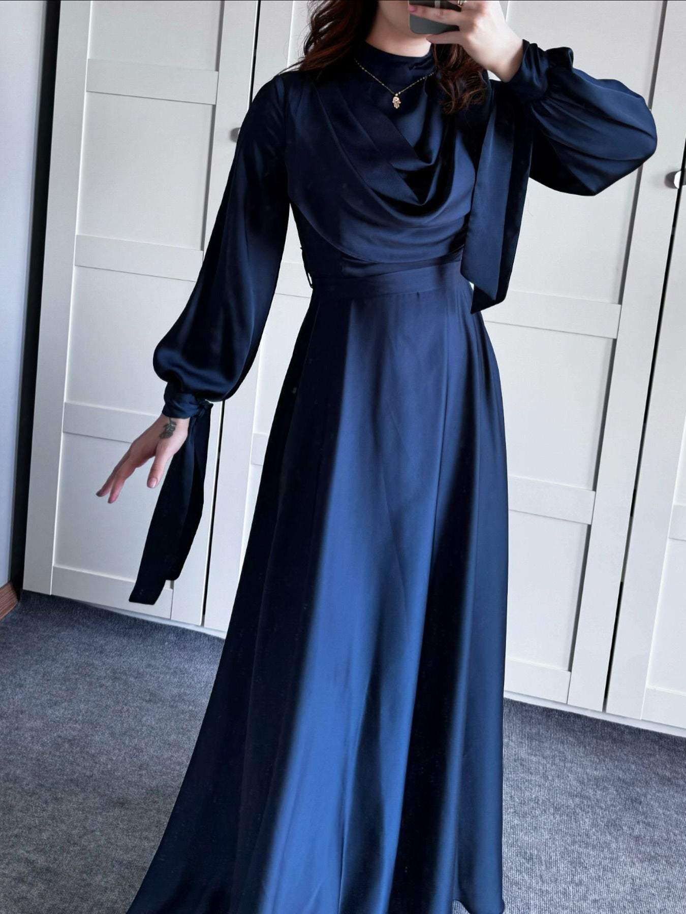 Maxi dress with satin plunge collar