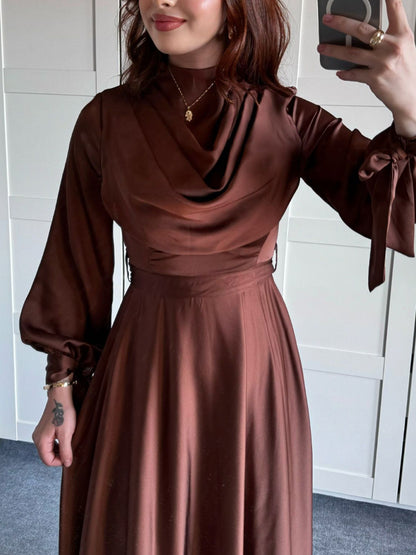 Langärmliges Maxi kleid mit Satin-Plunge kragen