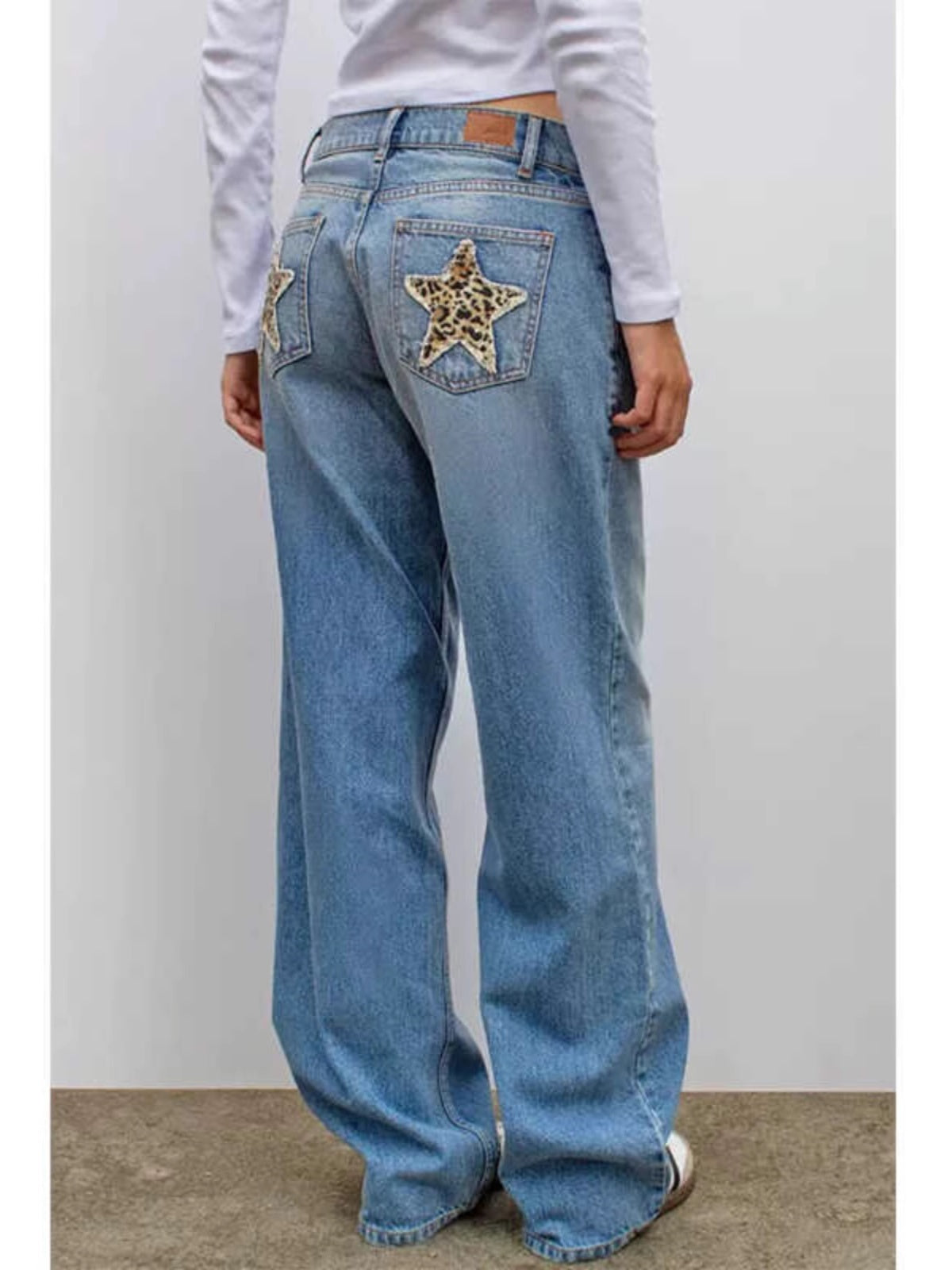 Amerikanische Vintage-Jeans mit Leopardenmuster und Sternstickerei