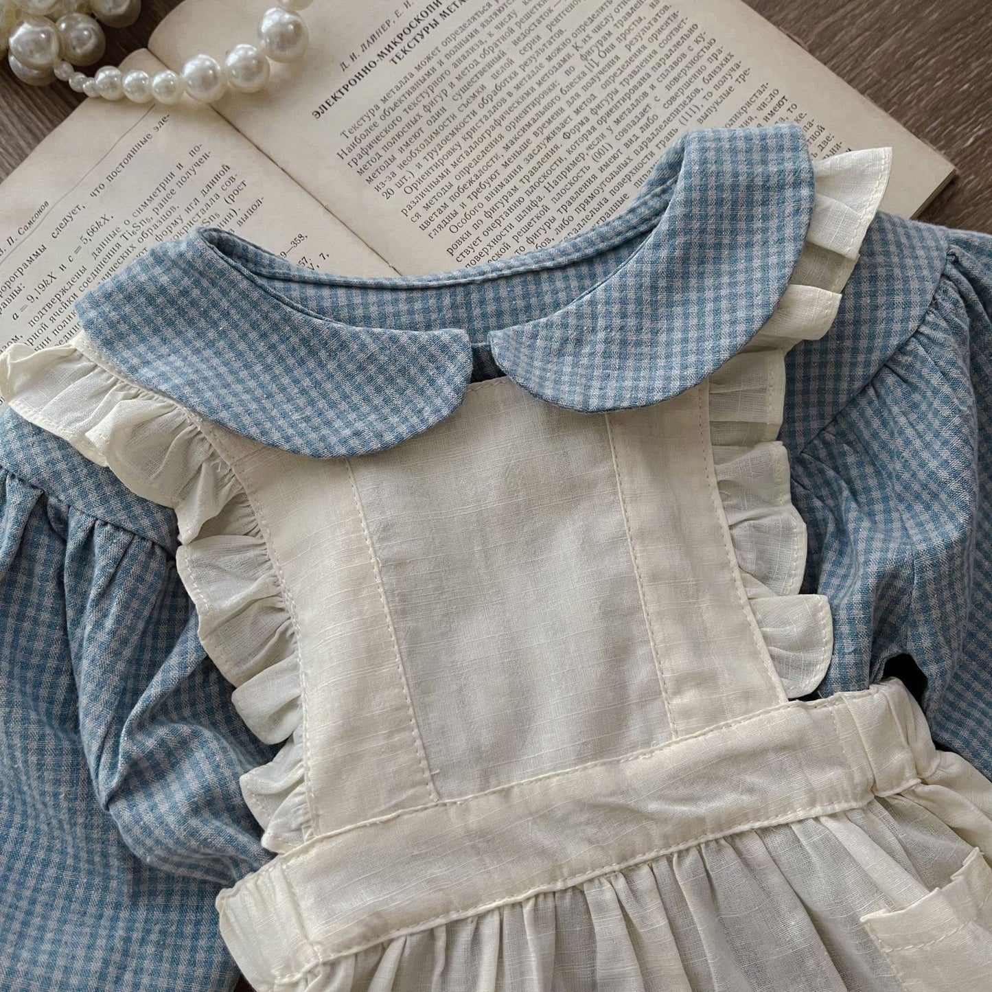 Baby Einteiler mit Knopfleiste Langarm Kleines Karomuster Strampler mit Trägerkleid