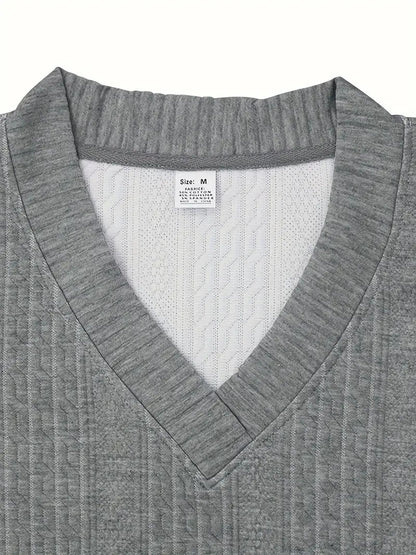 2-teiliges Herren-Set: Jacquard einfarbiges Kurzarm-V-Ausschnitt-Hemd und passende Shorts mit Kordelzug, sommerliche Freizeitbekleidung.