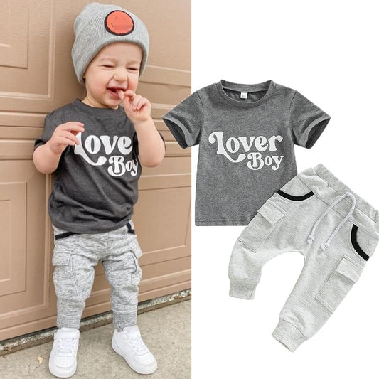 Baby Jungen Kurzarm Monogramm Druck T-Shirt Graues Sommerkleidungsset