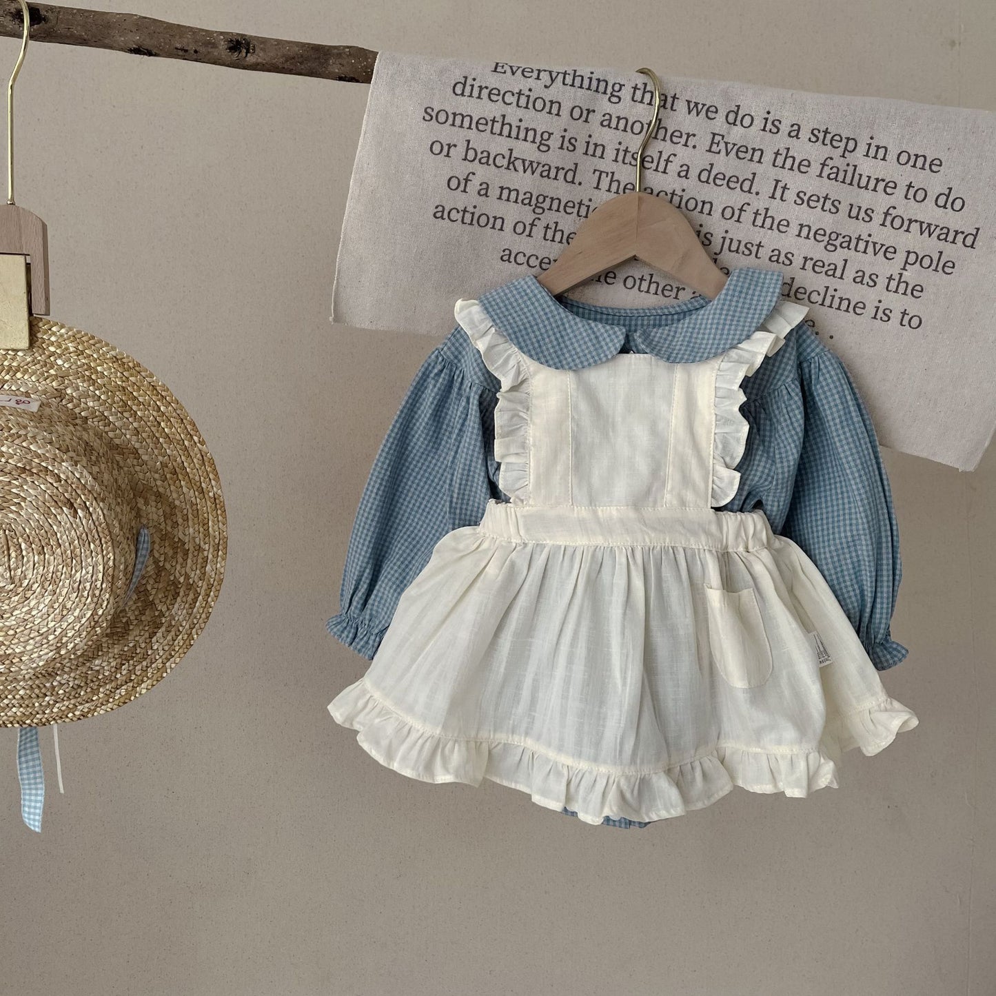 Baby Einteiler mit Knopfleiste Langarm Kleines Karomuster Strampler mit Trägerkleid