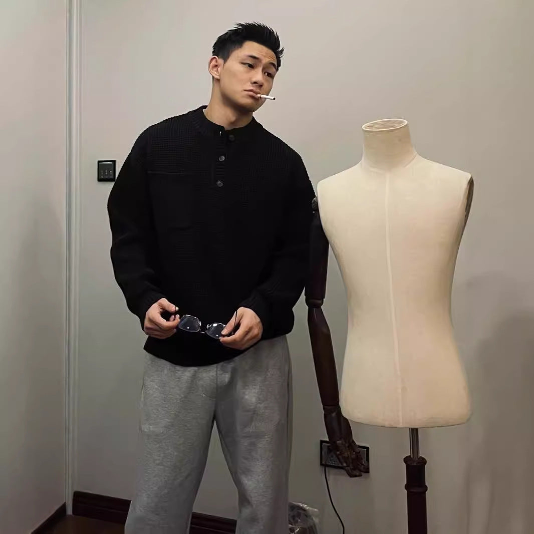 Herren-Pullover im Old Money Stil mit Henry-Kragen und Rundhalsausschnitt