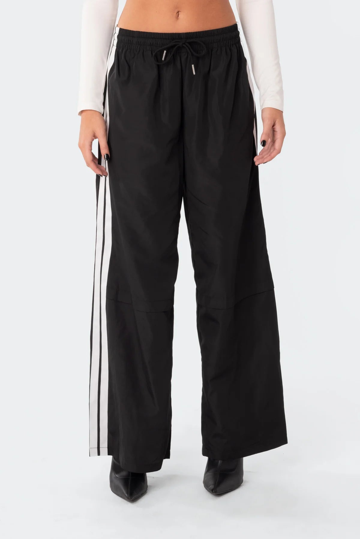 Damenhose mit Streifen, Drapierungseffekt und Weitem Bein – Vielseitige Kontrastfarbene Lässige Sporthose