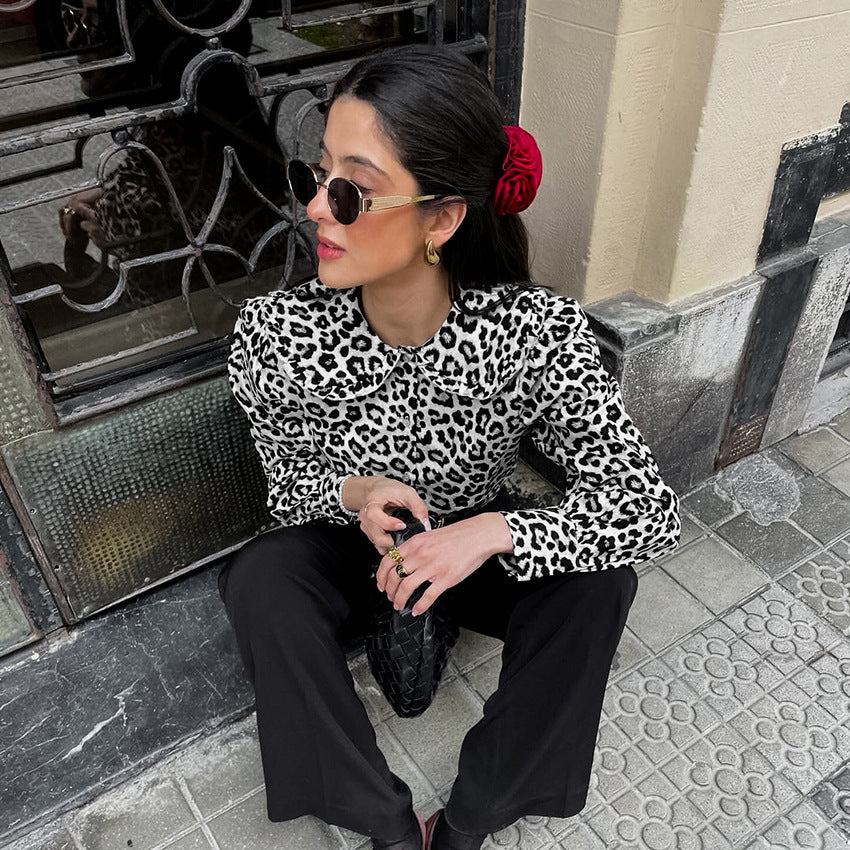 Sommerliches Modisches Shirt im Leopardenprint